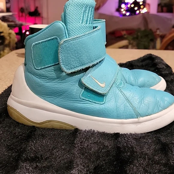 NIKE MARXMAN HYPER JADE BASKETBALL SNEAKERS Y